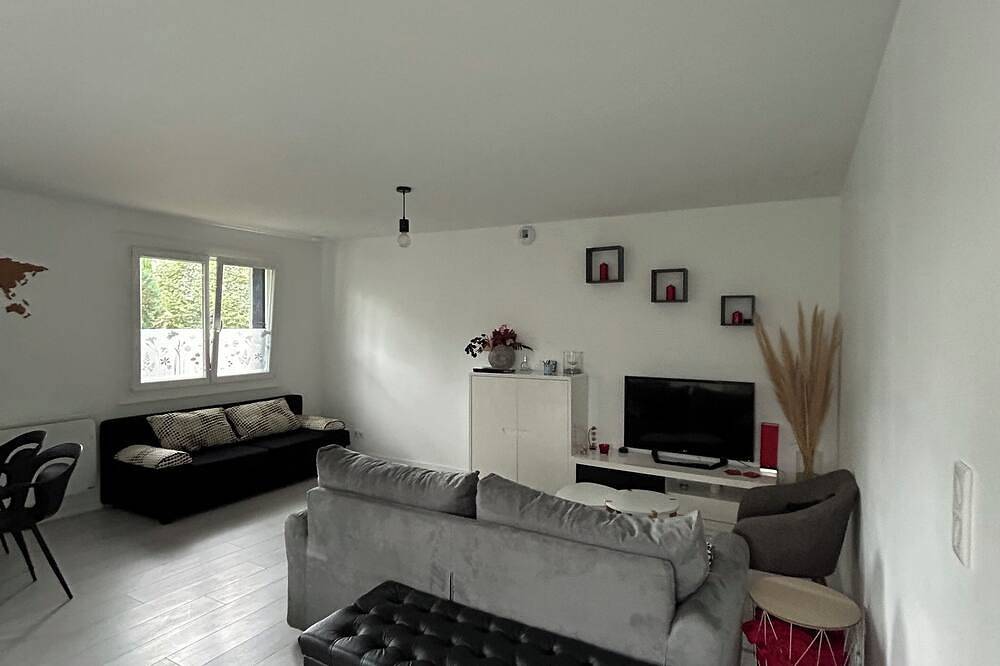 Appartement indépendant dans maison de campagne in Lezoux, Région de Thiers