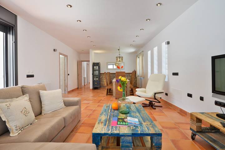 Villa 'Cana Clara' with private pool, Wi-Fi and air conditioning in Cala Llenya, Santa Eulària des Riu