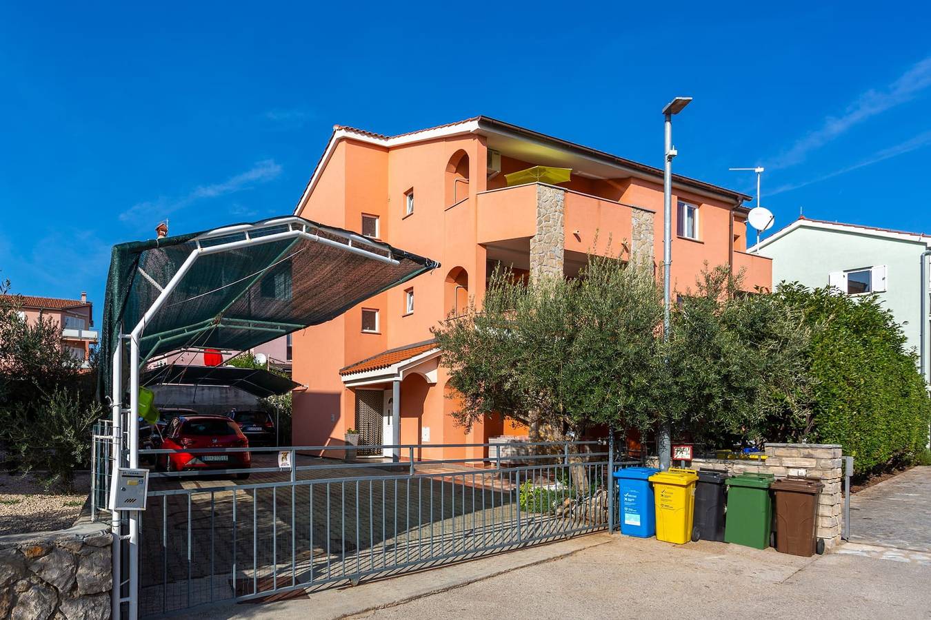 Appartement entier, Apartment Samira °3 – Lovely and Family-Friendly with Parking, Air Conditioning, and Pet-Friendly Amenities in Ville de Krk, Krk