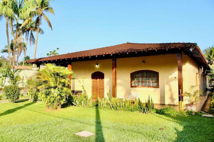 Casas e apartamentos de temporada para 15 pessoas, com piscina e jardim em Praia Domingas Dias