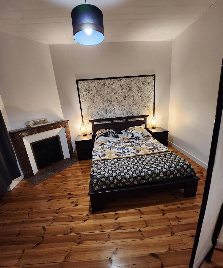 Appartement entier, Two-Bedroom Apartment in Vic-sur-Cère, Région d'Aurillac