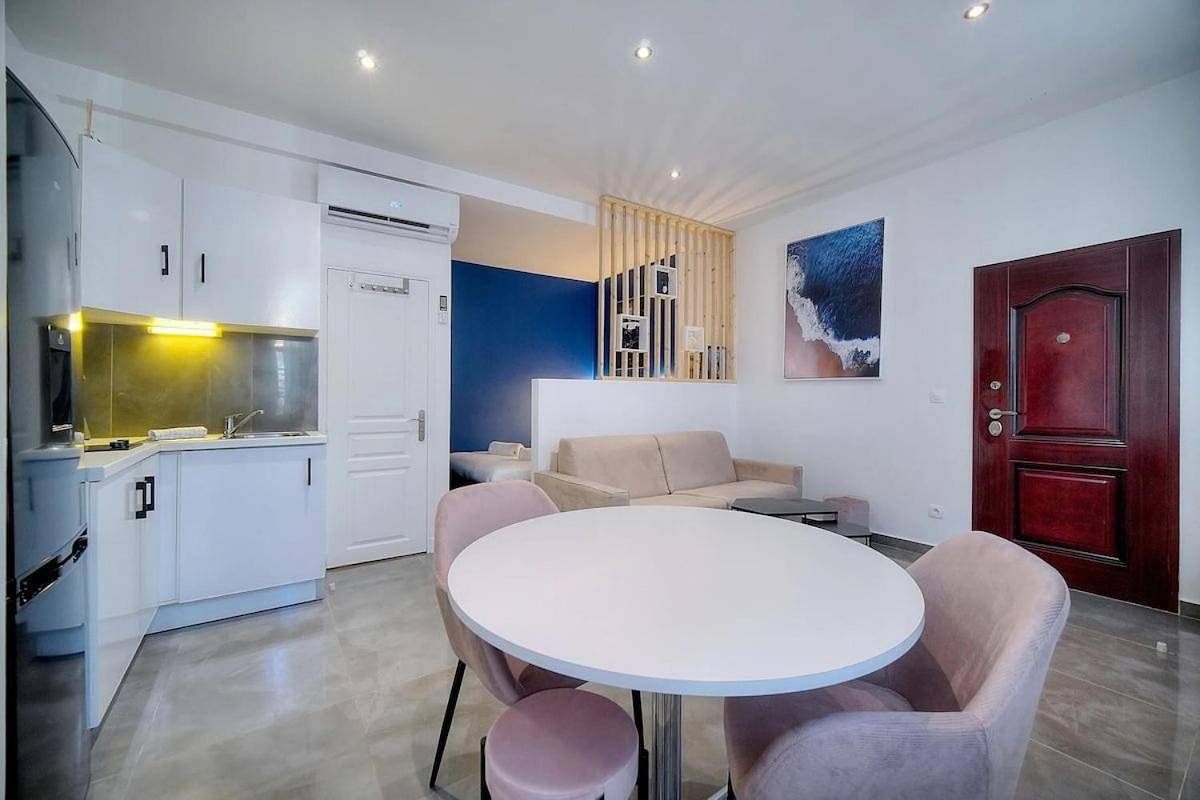Appartement entier, Appartement Juliette - 500m From The Beach in Cannes, Côte méditerranéenne (France)