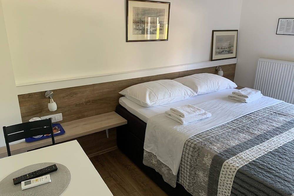 Guesthouse Family Bosnic - Double Room with Balcony - 3 - 3 in Smoljanac, Plitvicer Seen