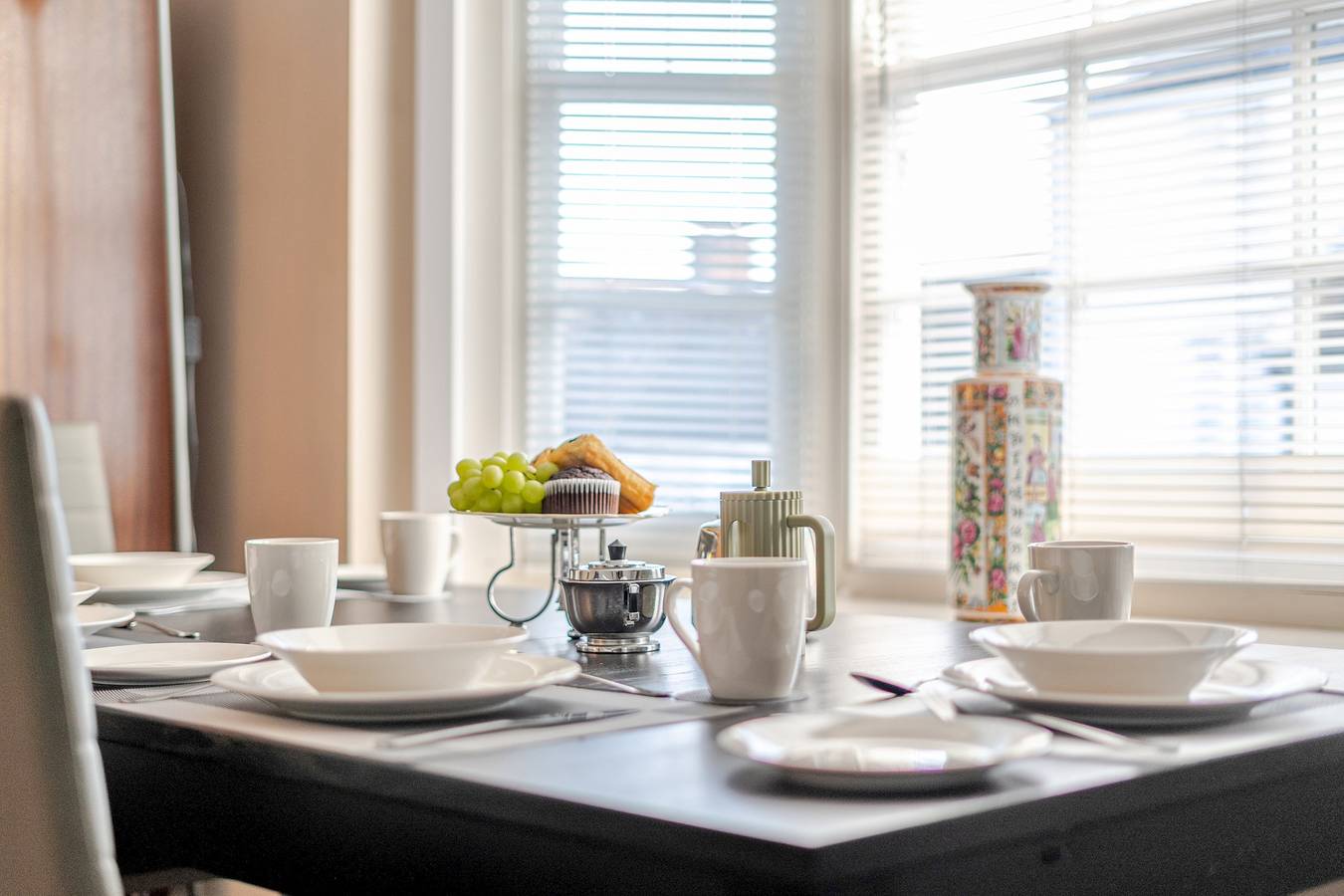 Entire apartment, Retro Art Deco 2Bed with Parking in Thames Ditton - Pass the Keys in Chessington World of Adventures, Surrey