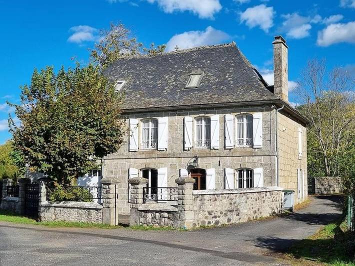 Gîte pour 6 personnes, avec jardin ainsi que vue sur le lac et vue à Menet