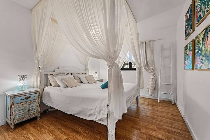 Maison avec piscine chauffée, solarium, grand jardin, accès haut débit WIFI in Lajares, La Oliva