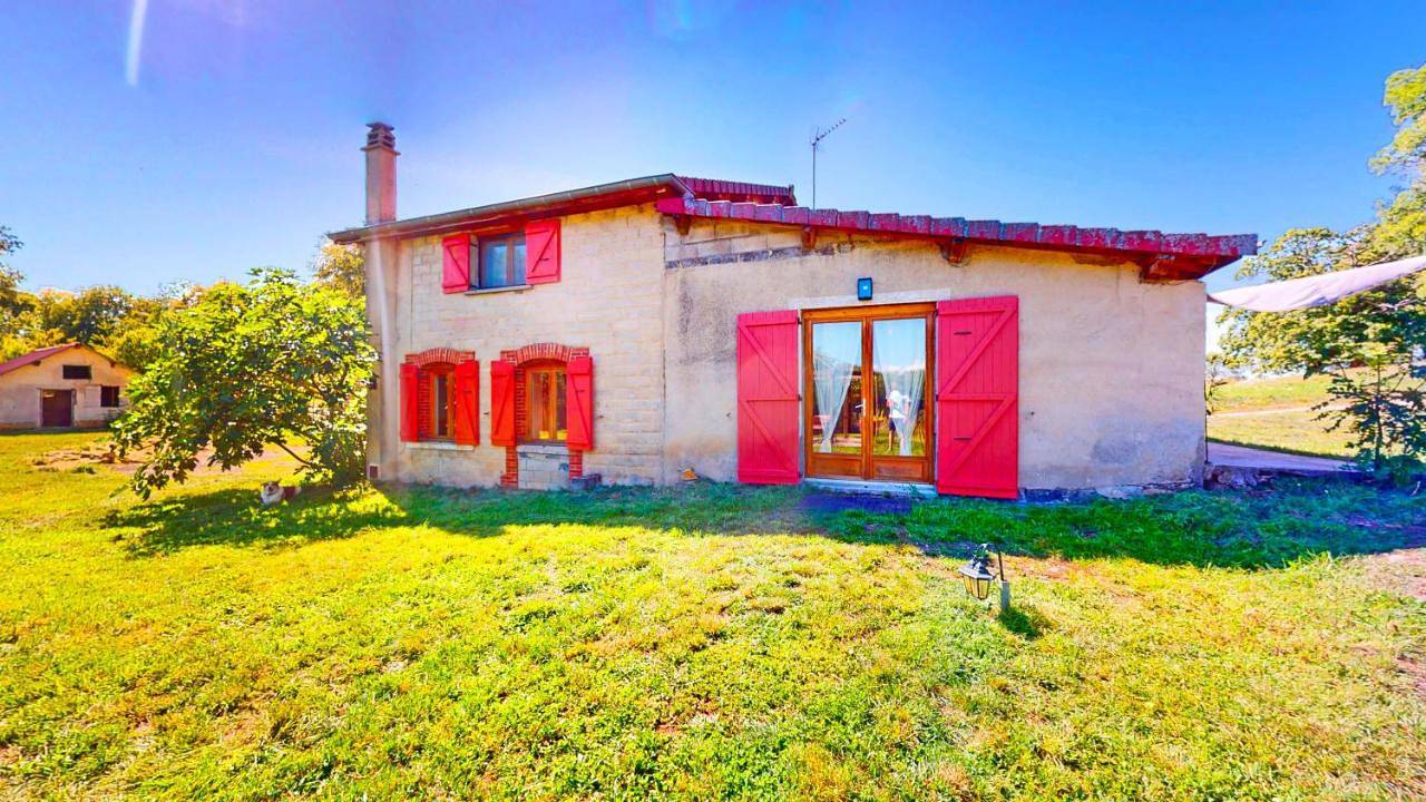 Calme et chaleureux gîte de campagne. in Voiteur, Jura Francais