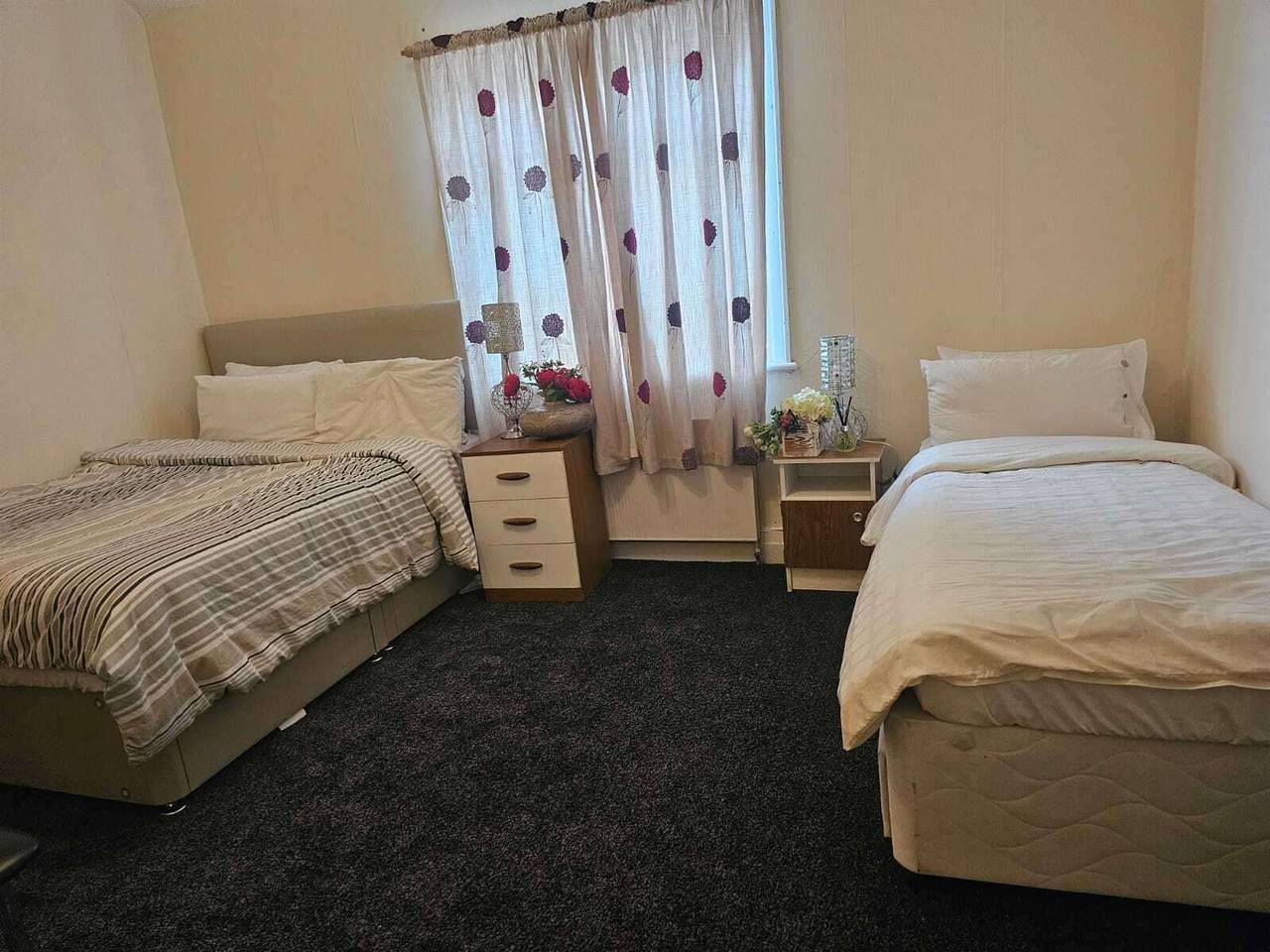 Entire holiday apartment, Modern Seaside Stay at Bela Grove-Sleeps8 in Blackpool Pleasure Beach, North West England