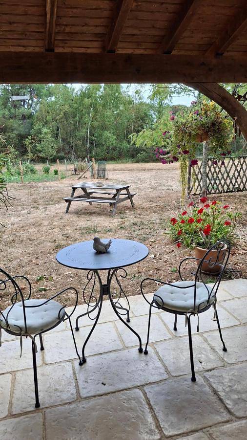 Location de vacances pour 3 personnes, avec jardin et terrasse ainsi que piscine et vue à Saint-Martin-de-Fressengeas - 3