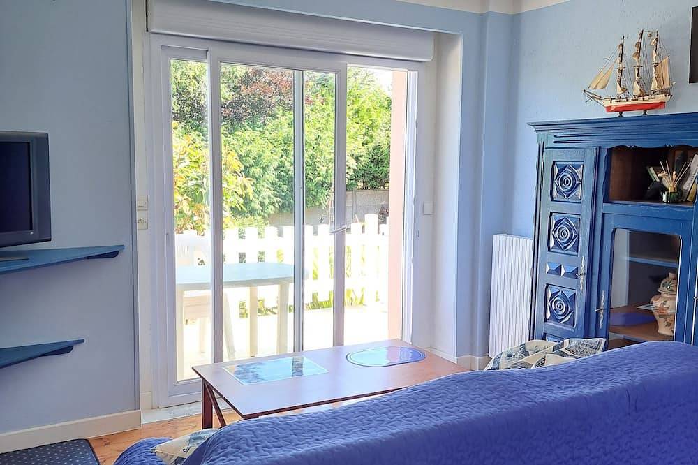 Family vacation home by the sea, small pets welcome in Camaret-sur-Mer, Châteaulin region