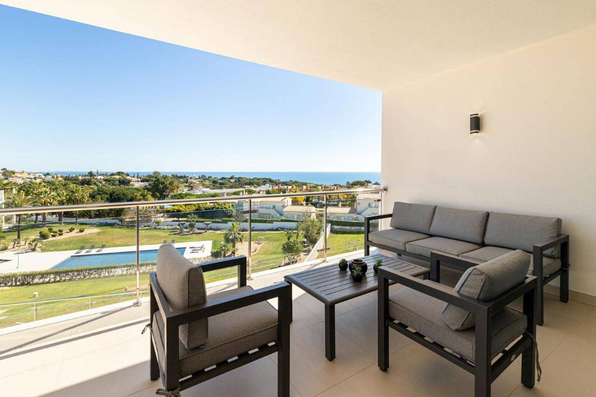Entire apartment, Snazzy Varandas do Castelo One Bedroom Apartment with Sea View sleeps 2 in Albufeira, Faro District
