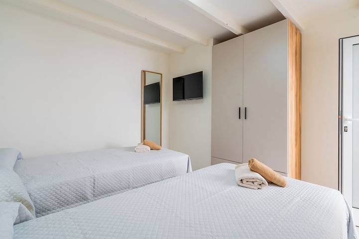Elcano Living: 4 bedrooms, 3 bathrooms—ideal for families and groups in Castellón de la Plana, Costa del Azahar