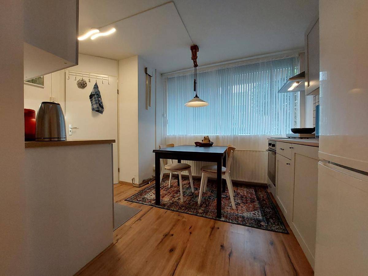 Geheel appartement, Hagerstudio in Huizen, Noord-Holland