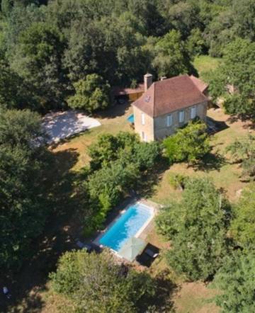 Location de vacances pour 11 personnes, avec jardin ainsi que piscine et vue, adapté aux familles à Fajoles