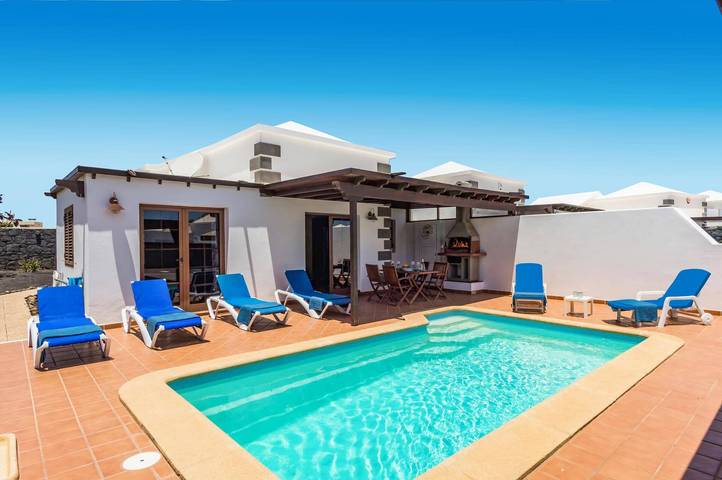 Villa for 4 people, with garden in Parque del Rey
