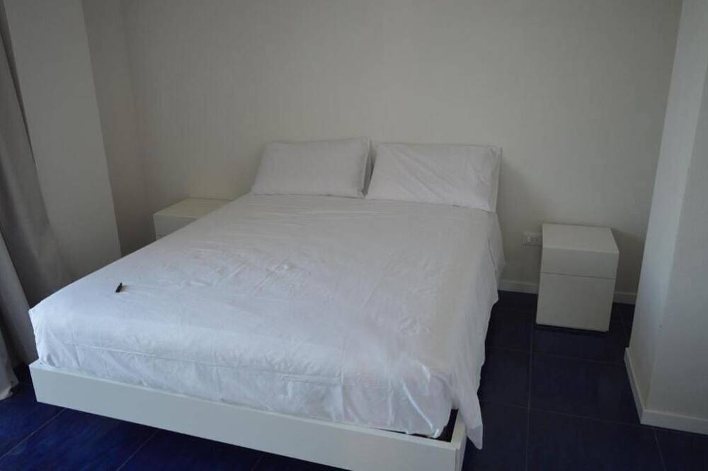 Apartamento entero, Seafront Juniper apartment with large veranda, 20m from the crystal clear sea. in Maruggio, Golfo de Tarento