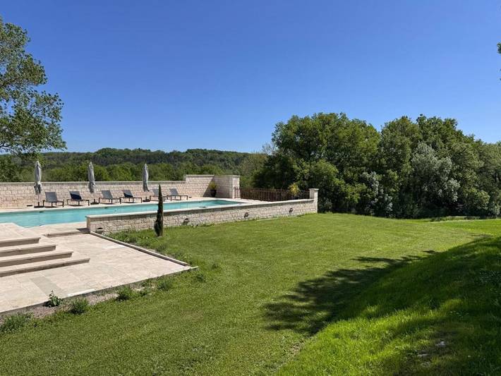 Gîte pour 2 personnes, avec piscine et terrasse ainsi que vue et jardin à Le Verdier - 3