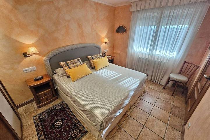 Gîte pour 8 personnes, avec terrasse et jardin à Valtierra - 2