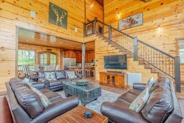 Log Cabin for 28 Guests in Broken Bow, Broken Bow Lake, Picture 1