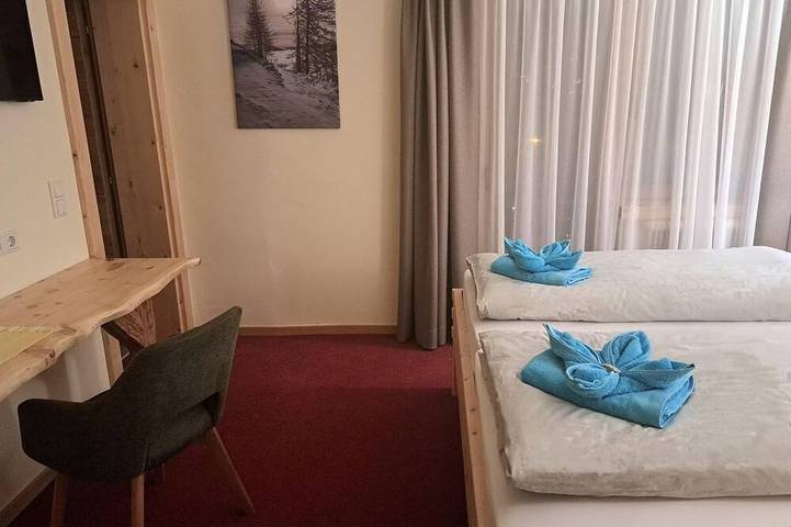 Doppelzimmer \"Dorfblick\" - Landhaus Königsreiner in Hohe Tauern, Reißeck