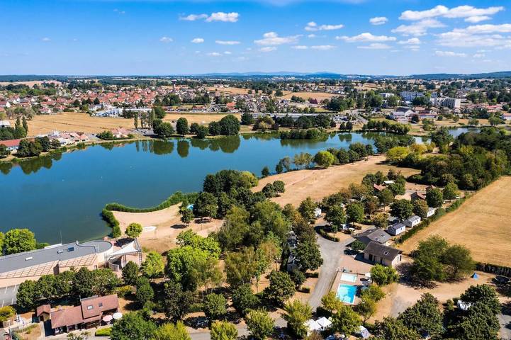 Camping pour 7 personnes, avec piscine et terrasse, animaux acceptés dans Saône-et-Loire
