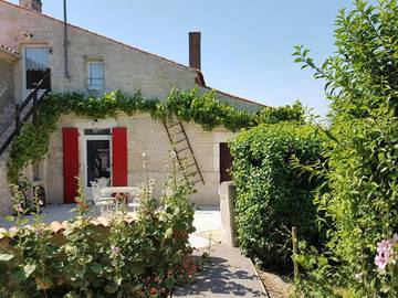 Gîte pour 6 personnes, avec jardin et terrasse, animaux acceptés à Sainte-Gemme-la-Plaine