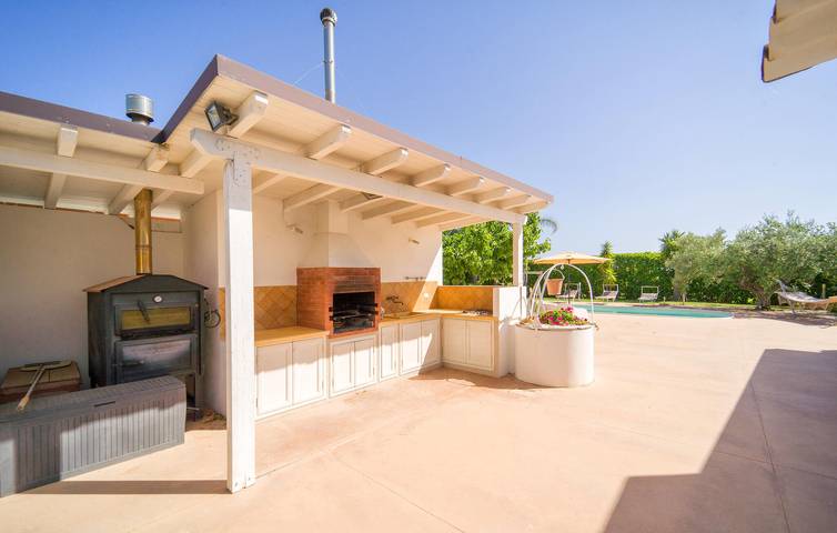 Cozy Air-Conditioned Apartment with Pool & Terrace in Menfi, Agrigento Province