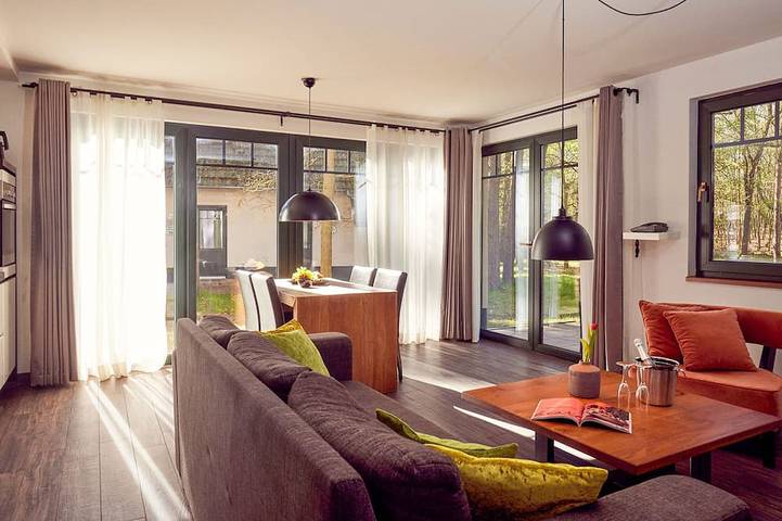 Ferienwohnung für 6 Personen, mit Sauna und Pool sowie Garten und Terrasse, mit Haustier