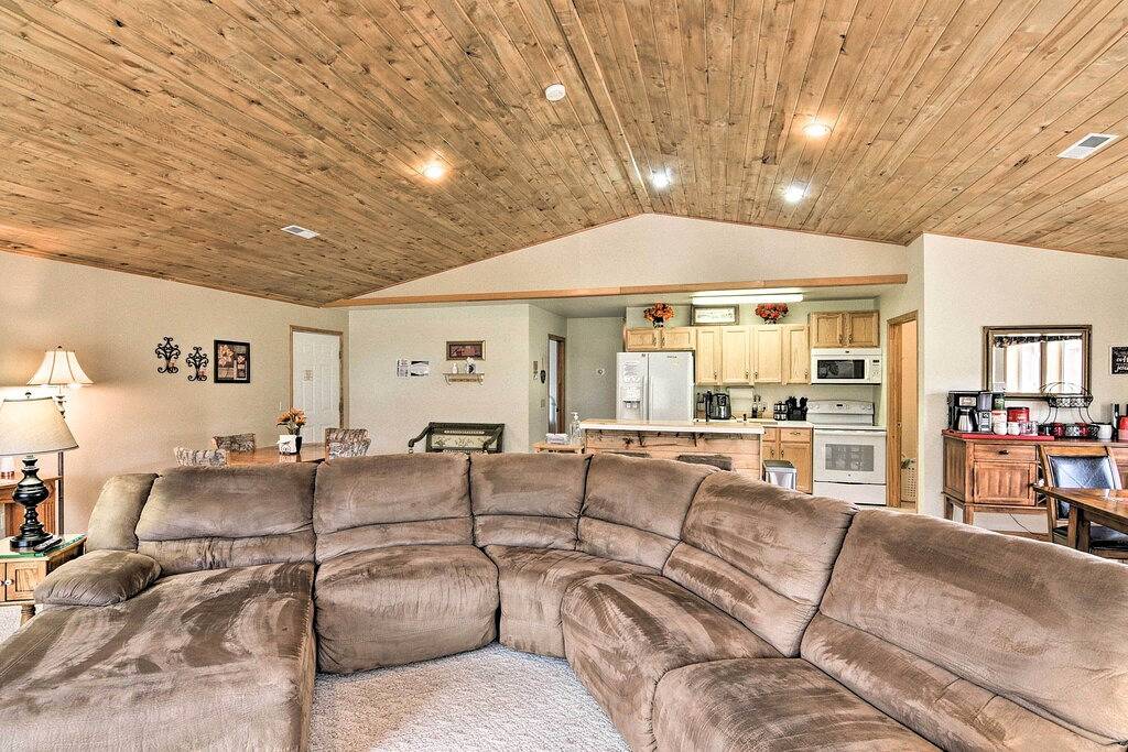 Geräumiges Buena Vista Home mit Feuergrube in der Nähe von Skilaufen! in Buena Vista, Chaffee County