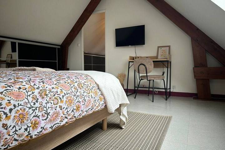 Maison Seventies, climatisée, parking privé in Chablis, Auxerre region