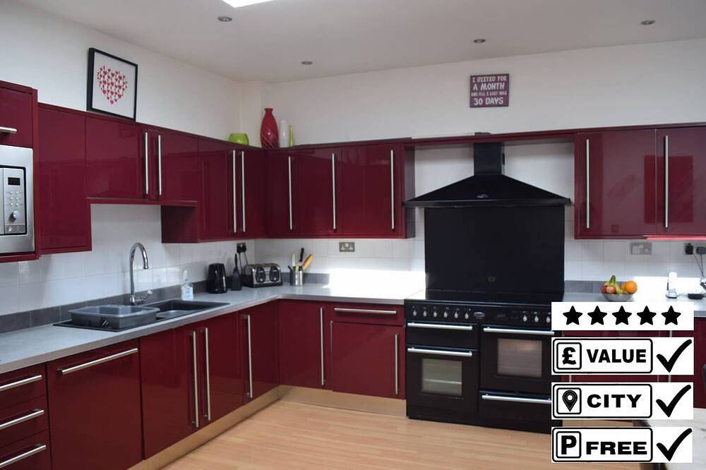 Tranquil Detached House **10 mins Walk to City ** in Nottingham, East Midlands