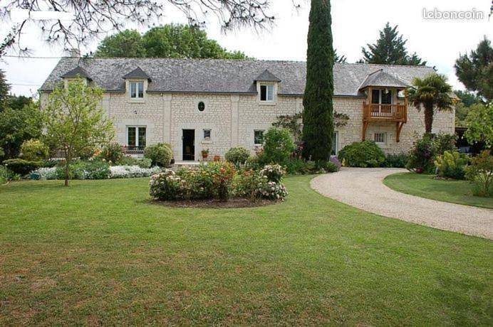 Chambre d’hôte pour 2 personnes, avec Terrasse et Jardin ainsi que Piscine et Vue à Seuilly