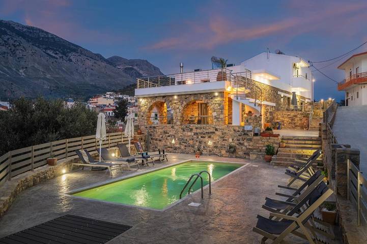 Gîte pour 4 personnes, avec vue ainsi que terrasse et piscine ó Zarós - 2