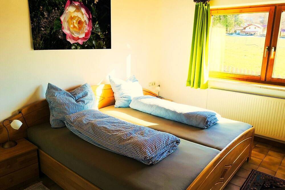 Ferienhaus mit 3 Schlafzimmer mit Garten und Doppelgarage für bis zu 6 Gäste in Kaltental, Bayerisch Schwaben