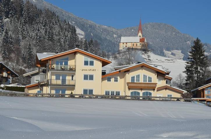 Ferienwohnung für 9 Personen, mit Ausblick und Balkon sowie Seeblick, kinderfreundlich