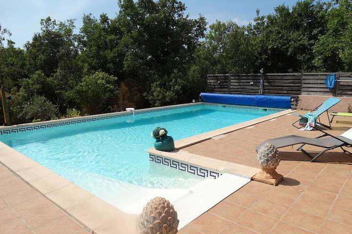 Location de vacances pour 5 personnes, avec jardin et terrasse, animaux acceptés à Régusse