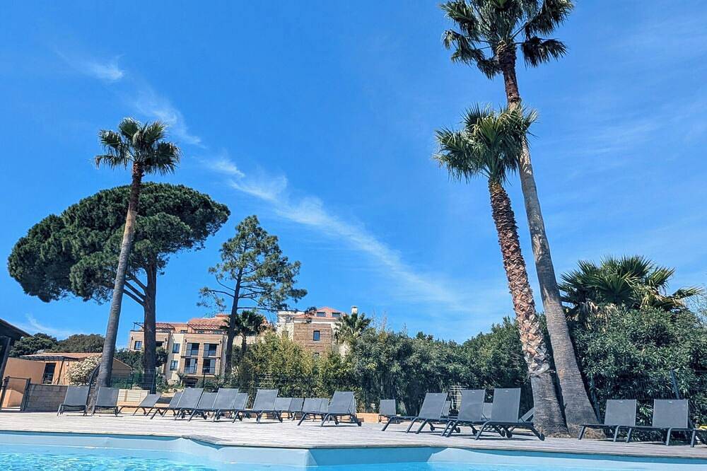Appartement entier, Location T2 avec piscine à débordement vu sur mer Corse du Sud in Pianottoli-Caldarello, Arrondissement de Sartène