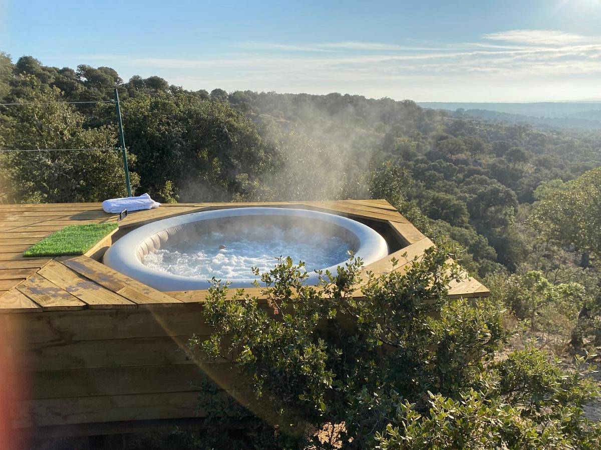Eco-Lodge en la Reserva Privada Campanarios de Azaba - Proyecto de Conservación in Espeja, Provincia de Salamanca