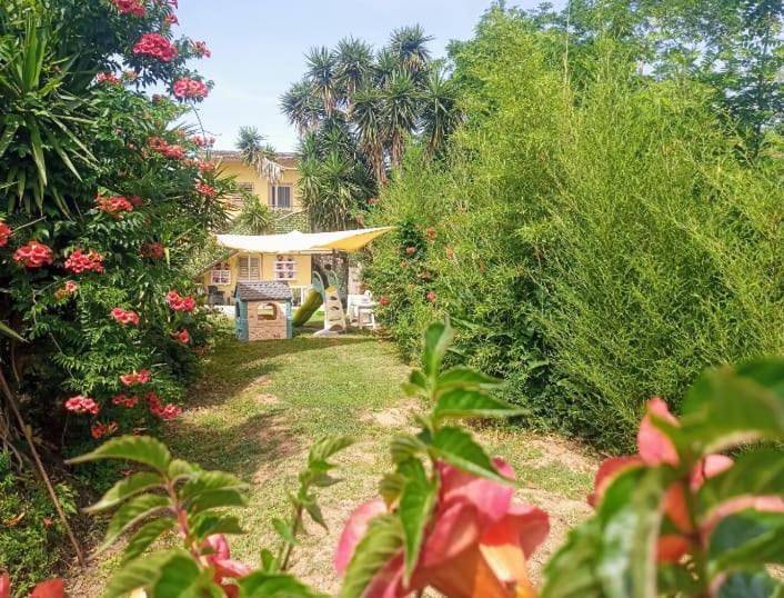 Location de vacances pour 2 personnes, avec jardin ainsi que vue et terrasse à Pianopoli