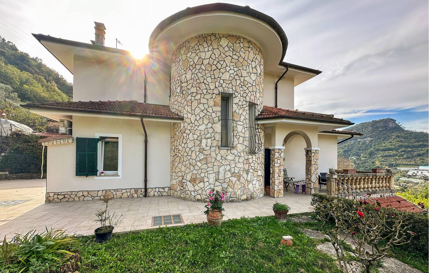 Accogliente appartamento con parcheggio e terrazza vicino a Camporosso in Vallecrosia, Riviera di Ponente