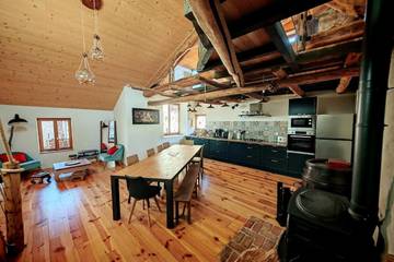 Gîte pour 10 personnes, avec vue, animaux acceptés à Beauvezer