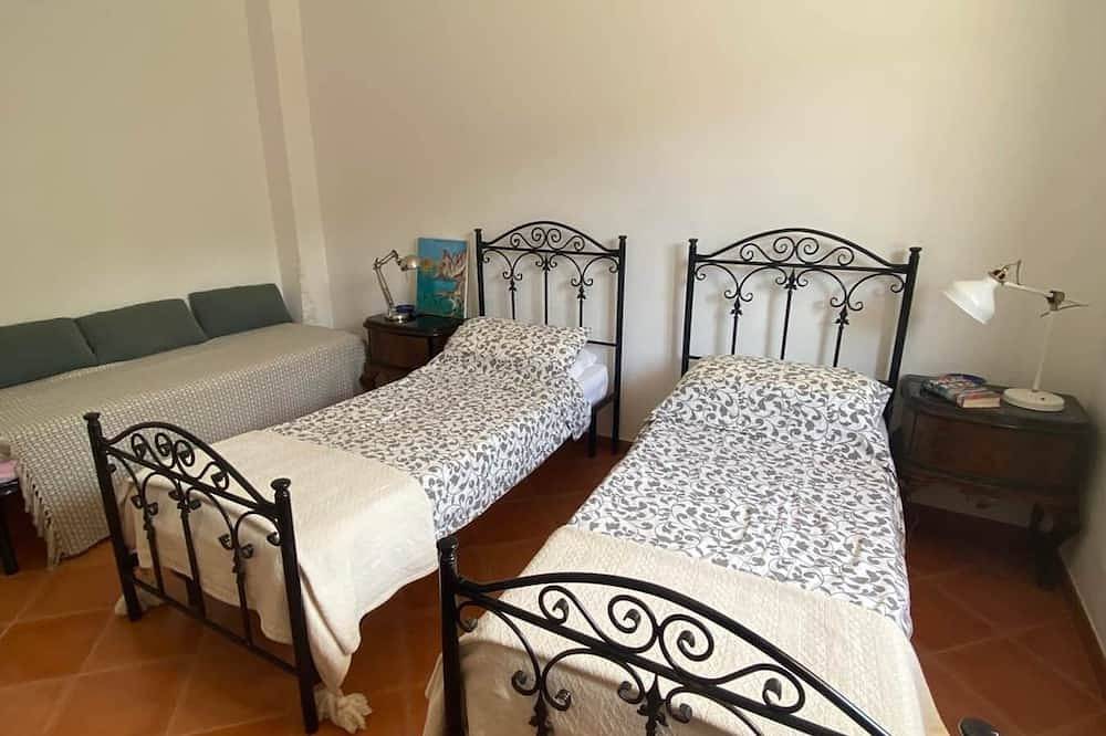 Villa Pavone, with private pool and sea view near the beach in Faro Capo Vaticano, Vibo Valentia Provinz