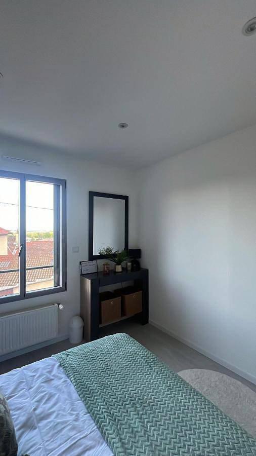 Gîte pour 2 personnes, avec piscine et terrasse ainsi que vue et jardin à Saint-Lager - 3