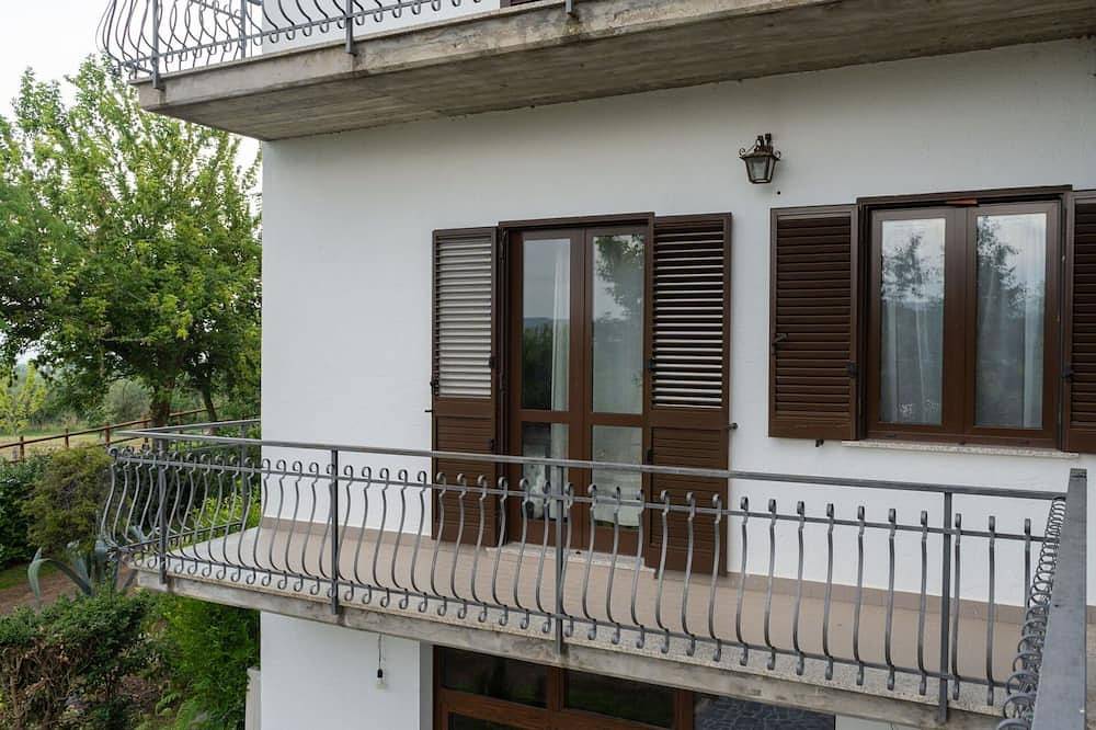 Hermoso apartamento en villa para 6 personas con piscina, Wifi, Tv, terraza y aparcamiento in Val di Lago, Lago de Bolsena