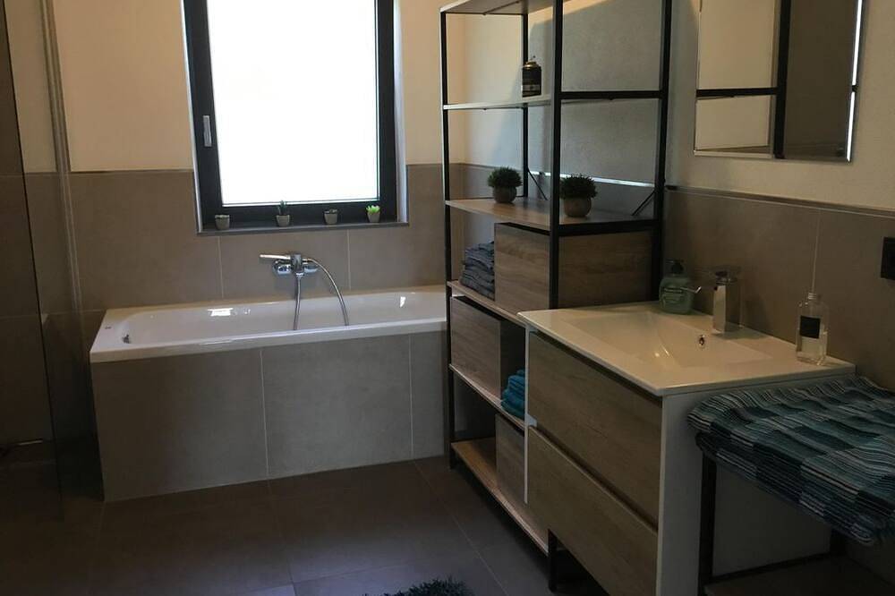 Ganze Wohnung, Ferienhaus Herre - Ferienhaus, Dusche und Bad, Wc, Erdgeschoß/Parterr in Freinberg, Innviertel