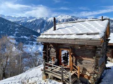 Gîte pour 3 personnes, avec jardin et vue, animaux acceptés à Saint-Martin (Suisse)