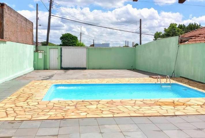 Casas e apartamentos de temporada para 2 pessoas, com piscina e balcão em Brotas