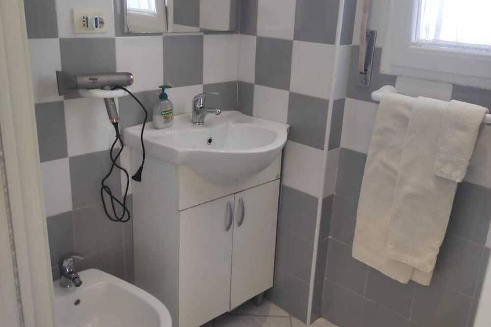 Ganze Wohnung, Detached apartment overlooking beach and sea 2 steps from center. in Carovigno, Salento