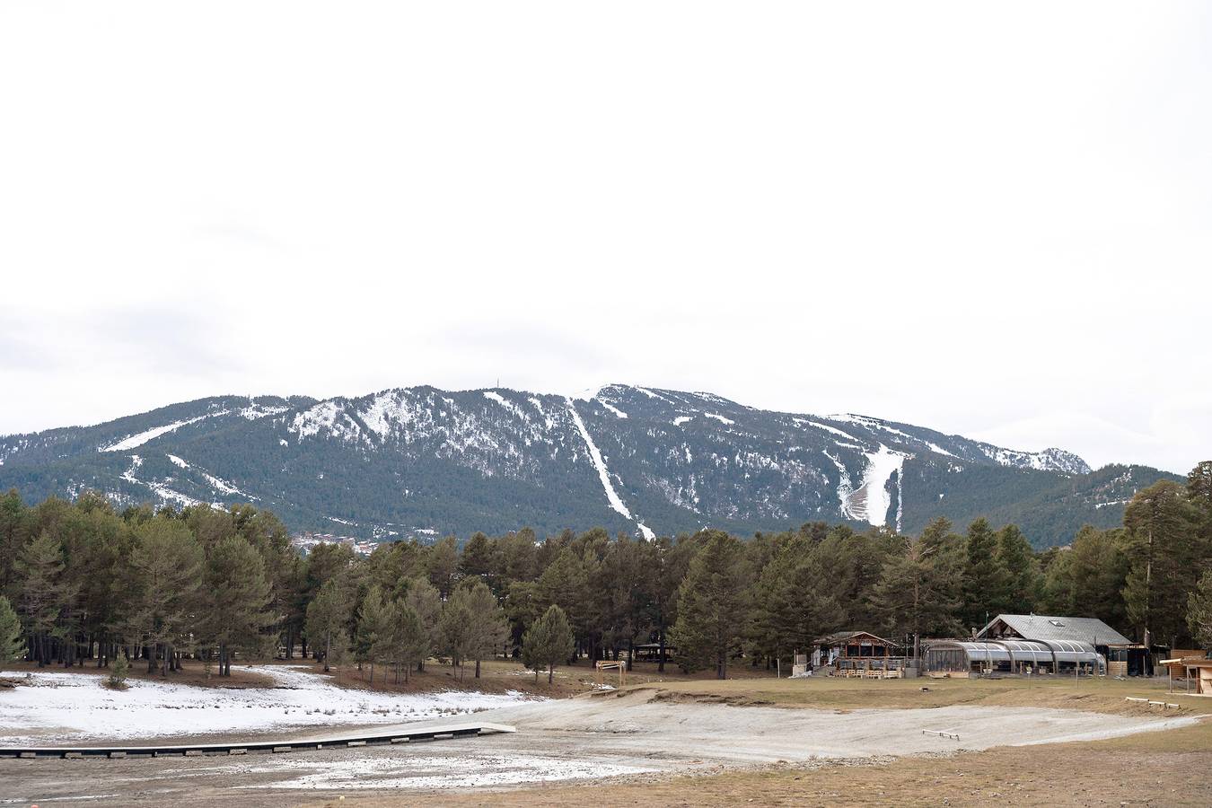 Apartamento entero, Roc del Boc – Vista a la montaña, calma y confort en La Cabanasse con 2 dormitorios y barbacoa in La Cabanasse, Parque Natural Regional de los Pirineos Catalanes