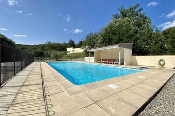 Location de vacances pour 6 personnes, avec jardin et piscine à Pauligne